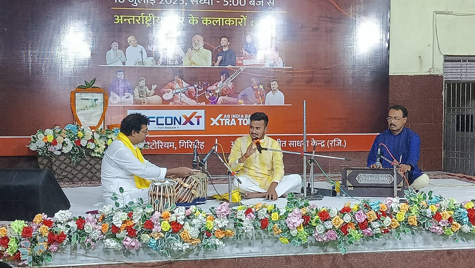 आयुष सिन्हा ने मनमोहक शास्त्रीय गायन से सबका दिल जीत लिया।