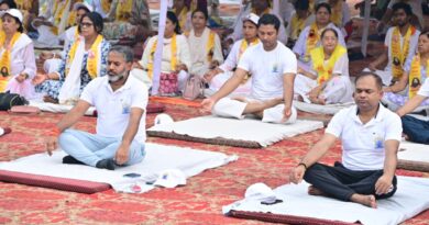 अंतर्राष्ट्रीय योग दिवस पर झंडा मैदान में सामूहिक योगाभ्यास, निरोग जीवन का लिया संकल्प