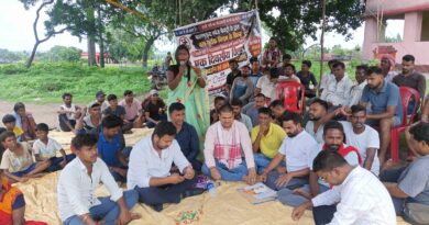 बालमुकुंद स्पंज आयरन फैक्ट्री के खिलाफ चतरो में धरना-प्रदर्शन